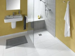 Bodenebenes verfliesbares Duschelement Rechteckig senkrechter Abl. 120 x 120 cm