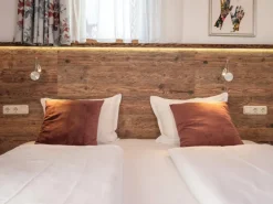 Egger Design-Wandpaneele DecoWall Namur Fichte Natur 125 cm x 66 cm