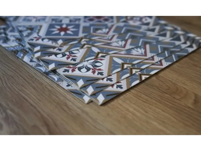 Tulup PVC Fliesen Selbstklebende 30 cm x 30 cm Set von 9 Klassische Klebefliesen Vinyl Bodenfliesen Klebefliesen für Küche Blumenornament