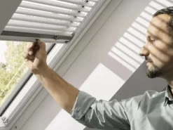 Velux Jalousie Manuell PAL UK04 7057S 134 cm x 98 cm Silber Gebürstet